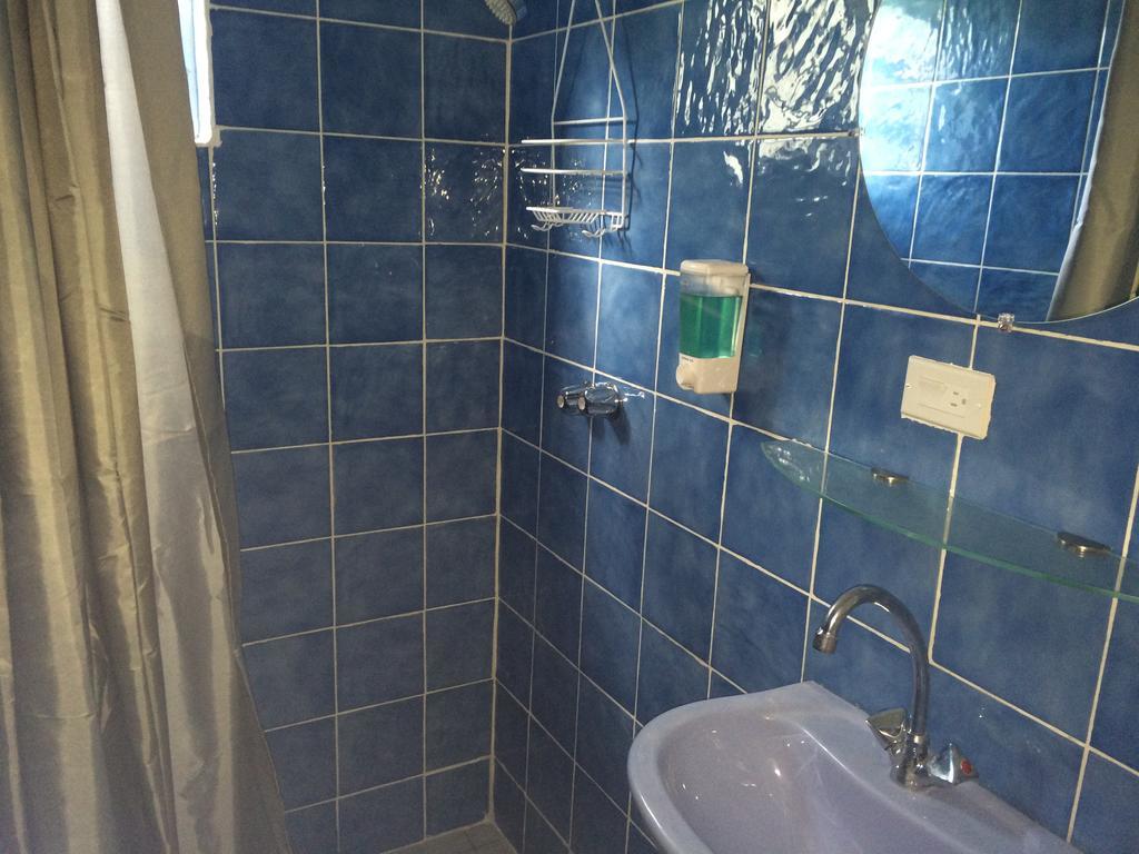 Vicky'S Keys Hostel Upper Prince's Quarter ภายนอก รูปภาพ