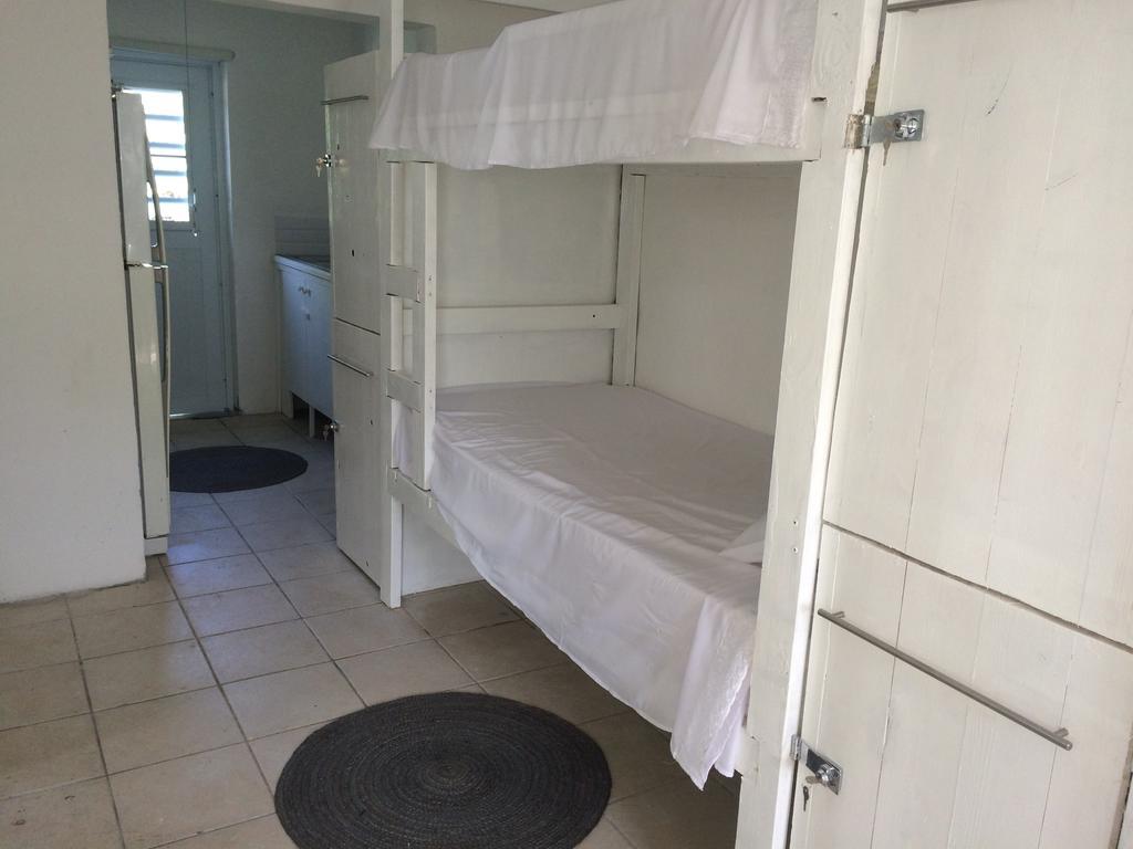 Vicky'S Keys Hostel Upper Prince's Quarter ภายนอก รูปภาพ