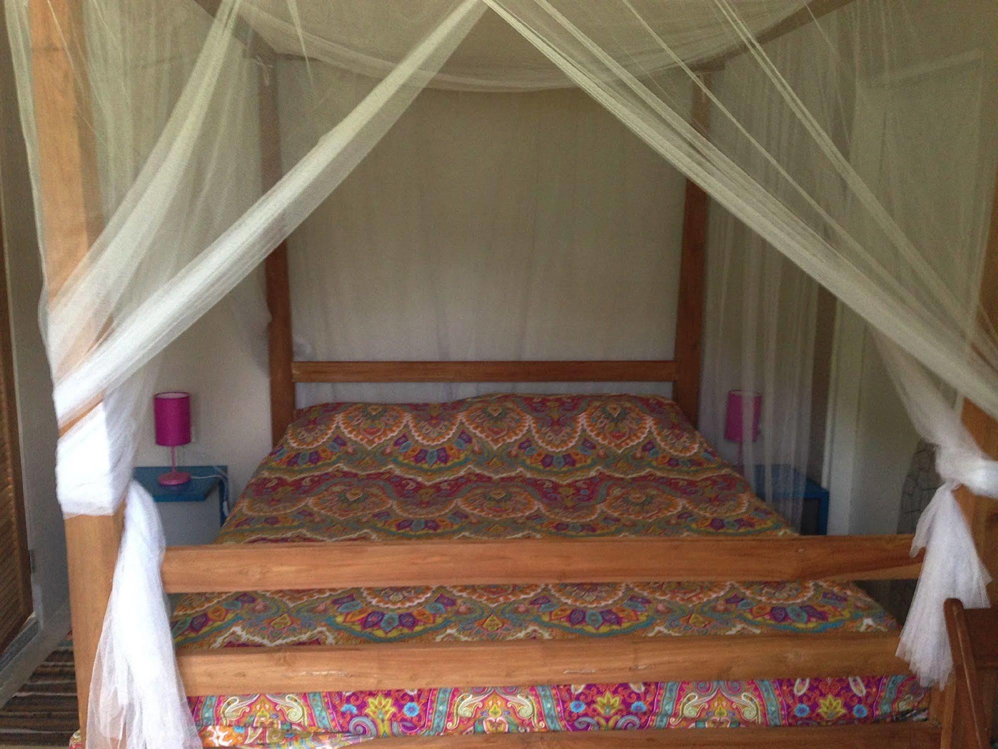 Vicky'S Keys Hostel Upper Prince's Quarter ภายนอก รูปภาพ