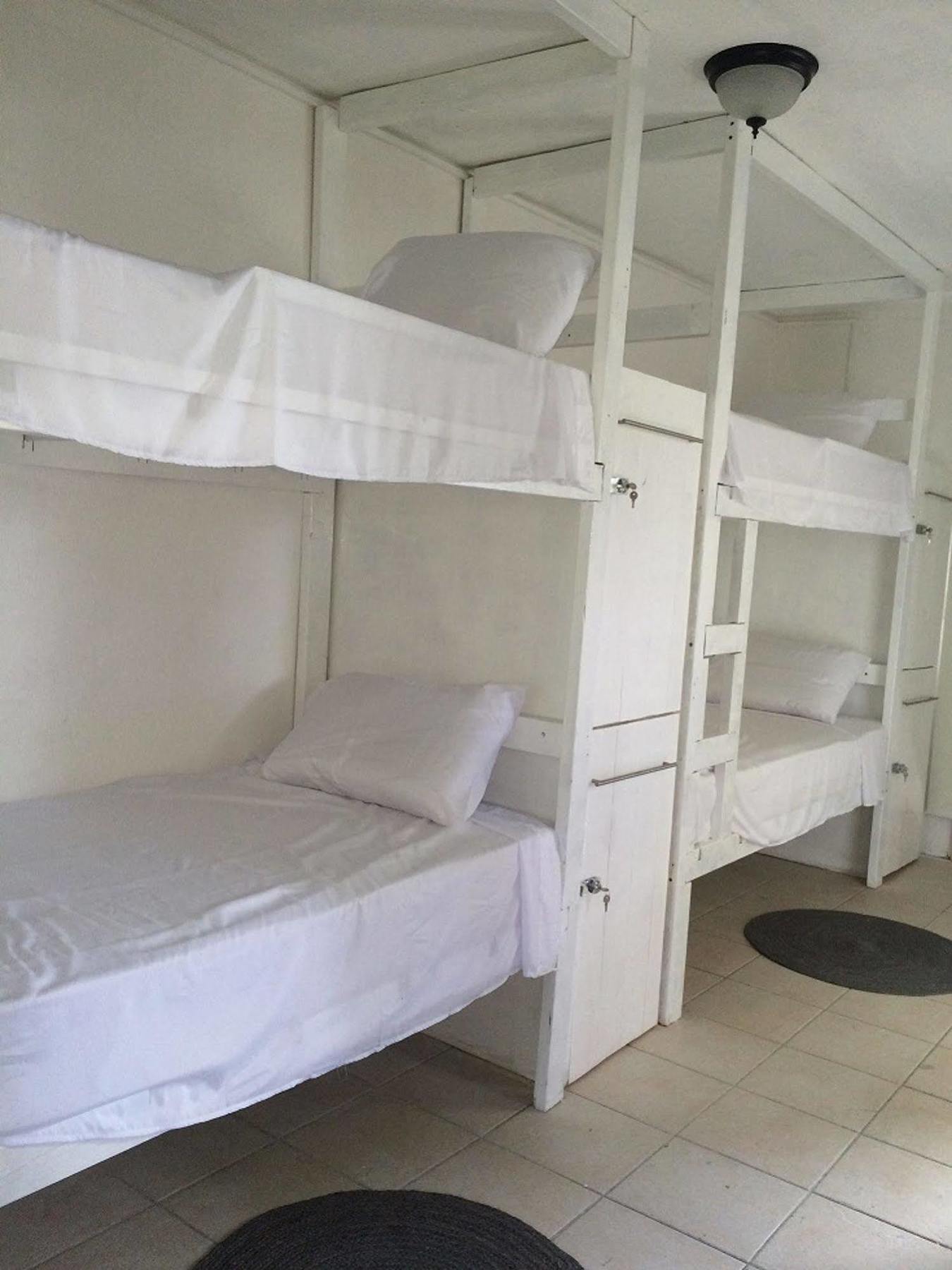 Vicky'S Keys Hostel Upper Prince's Quarter ภายนอก รูปภาพ