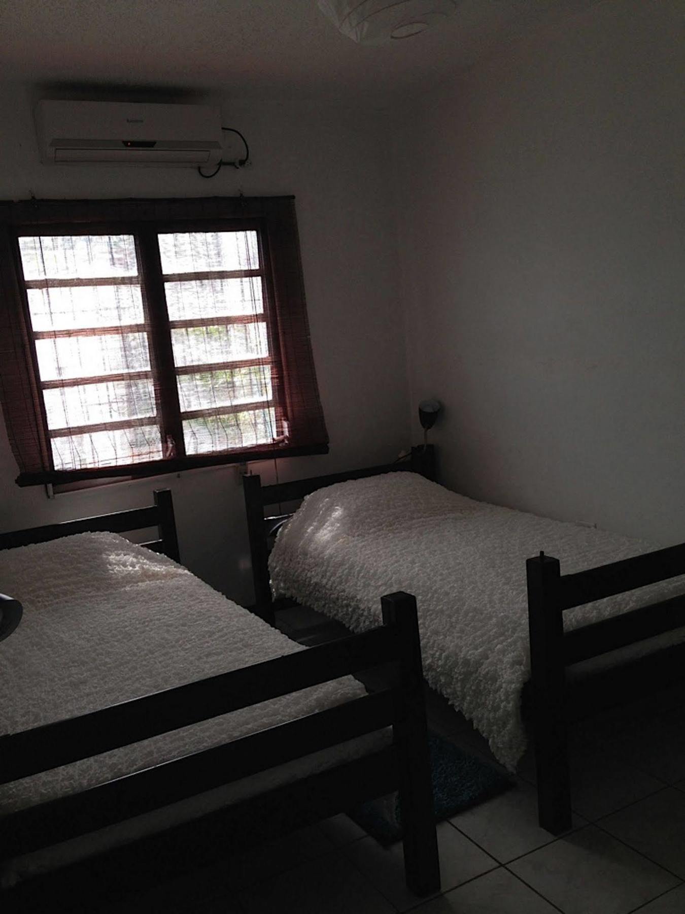 Vicky'S Keys Hostel Upper Prince's Quarter ภายนอก รูปภาพ