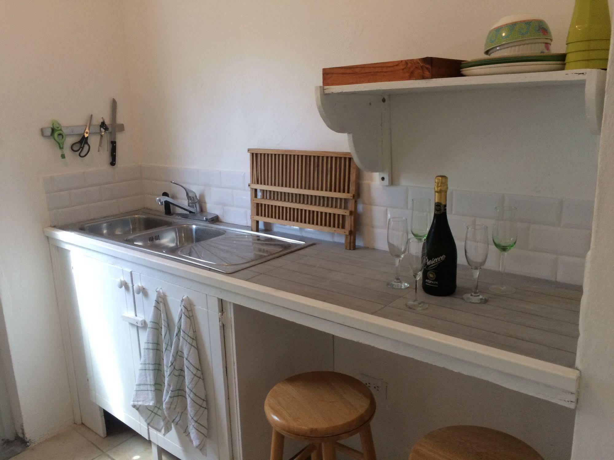 Vicky'S Keys Hostel Upper Prince's Quarter ภายนอก รูปภาพ
