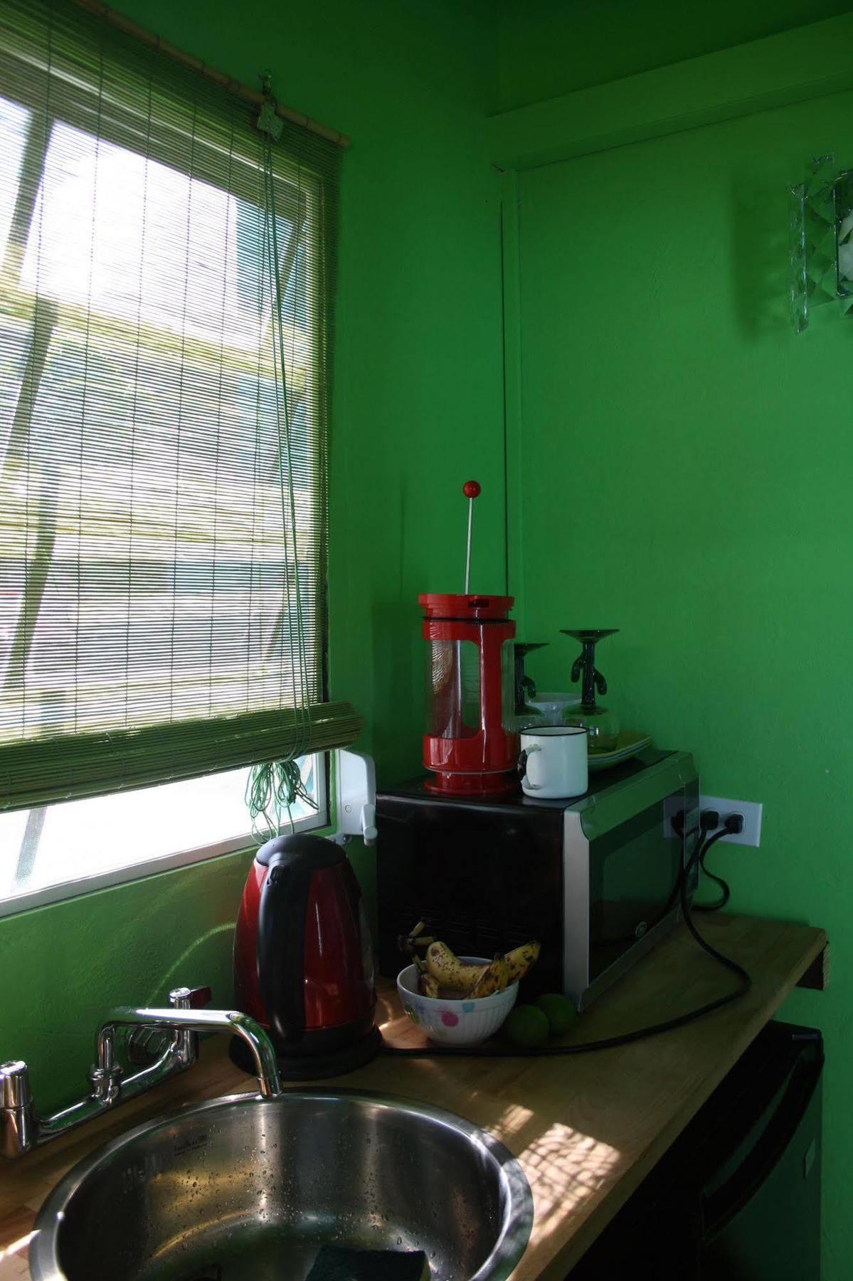 Vicky'S Keys Hostel Upper Prince's Quarter ภายนอก รูปภาพ